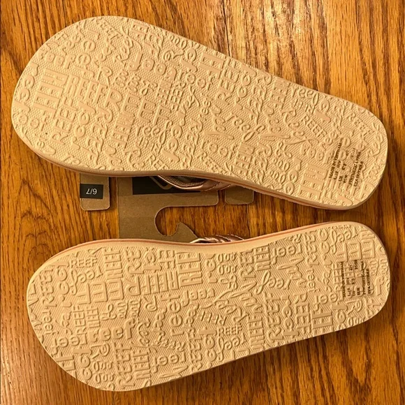 NWT Reef Cheetah Flips - Picture 2 of 2